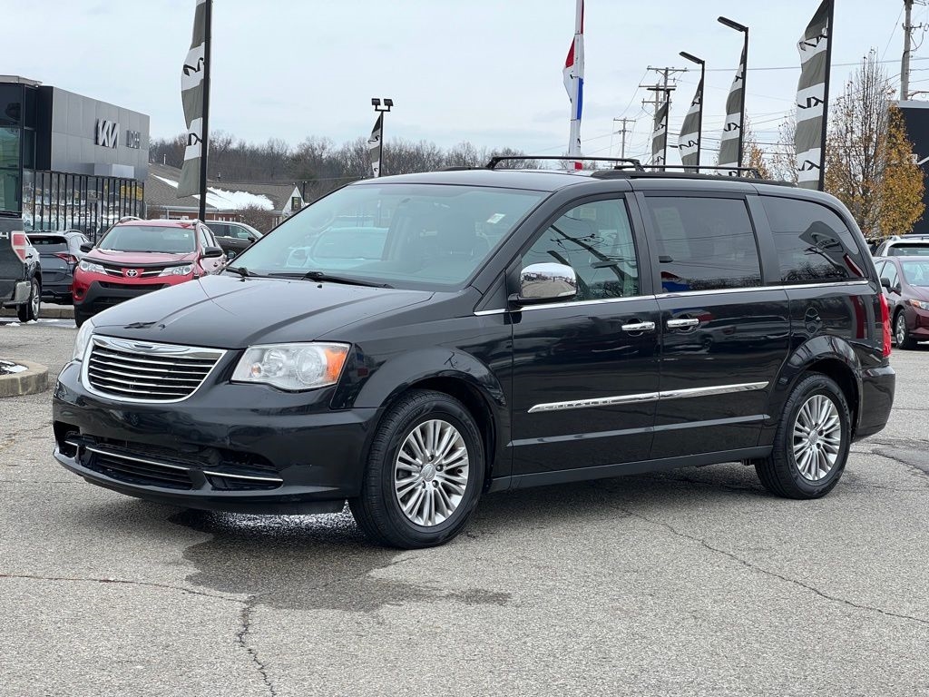 2016 Chrysler Town & Country Touring-L