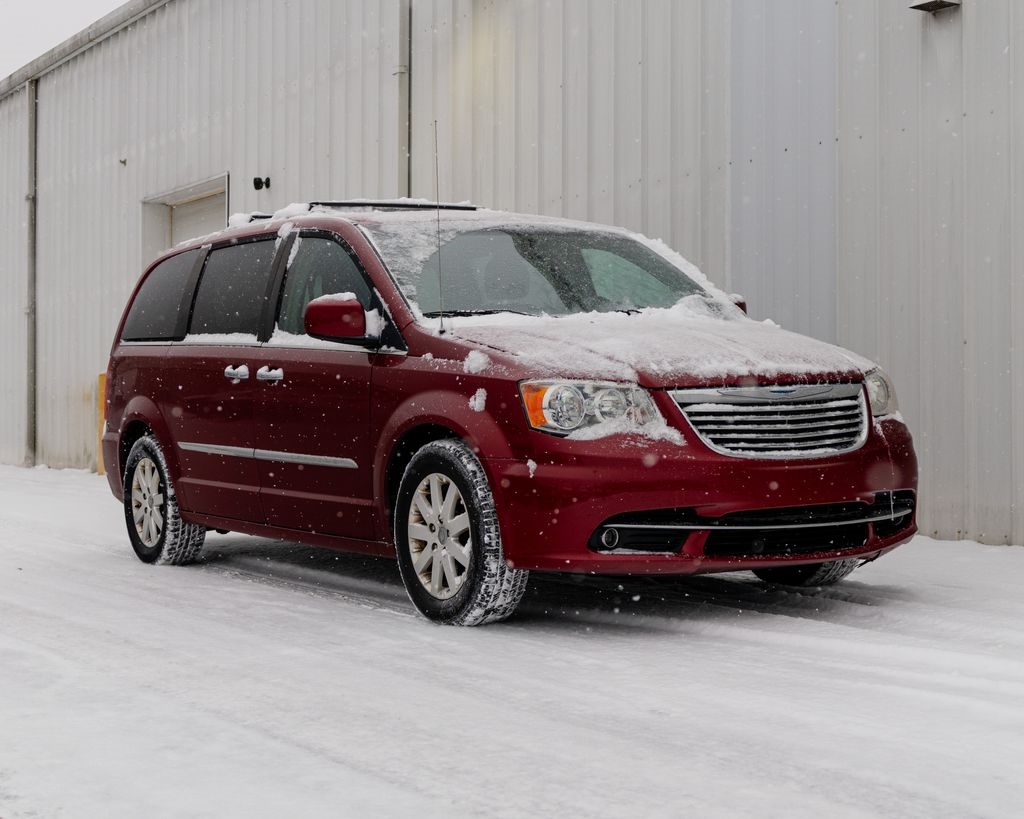 2015 Chrysler Town & Country Touring's photo