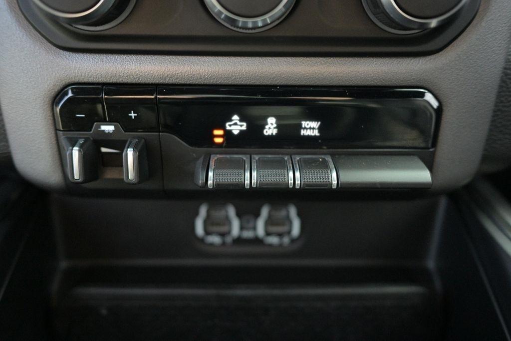 RAM 1500 Rebel 4x4 Crew Cab 5'7" Box 2020