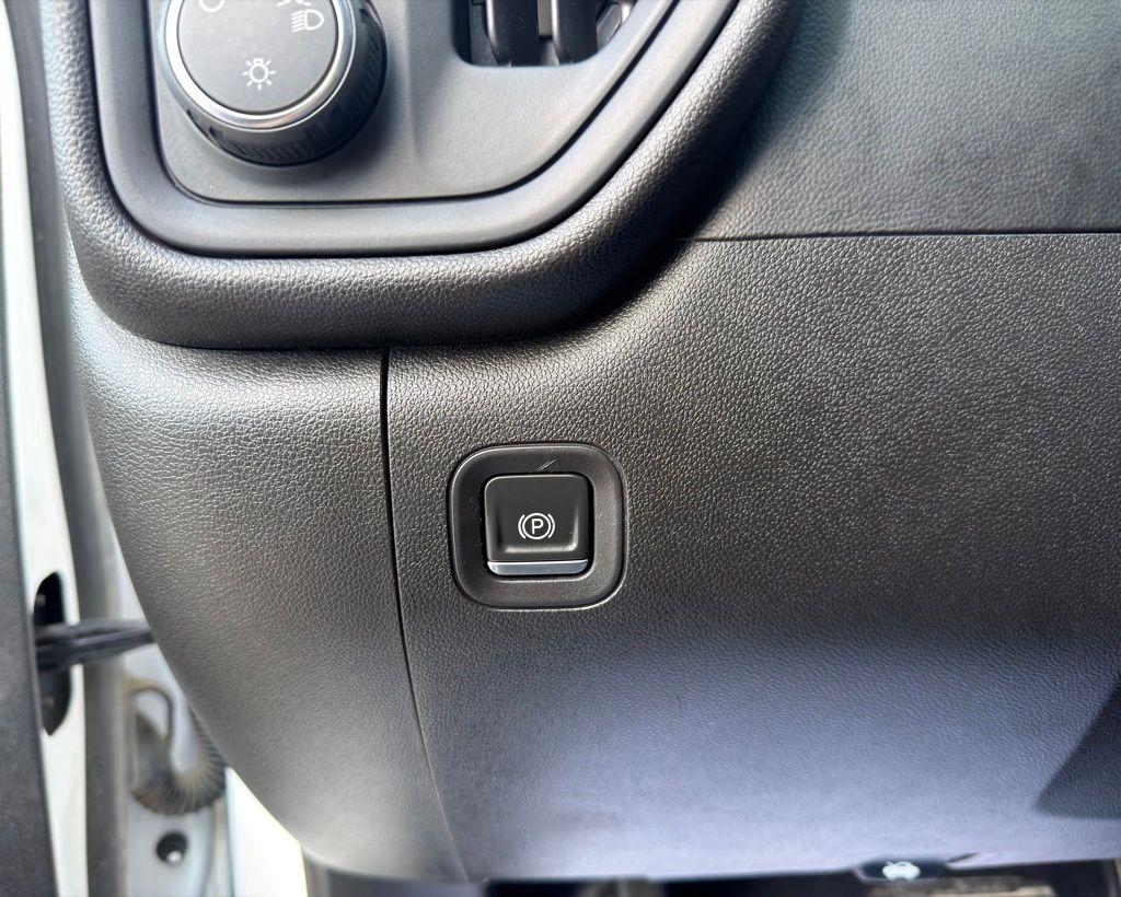 Chevrolet Silverado 1500 4WD Double Cab 147" Custom 2021