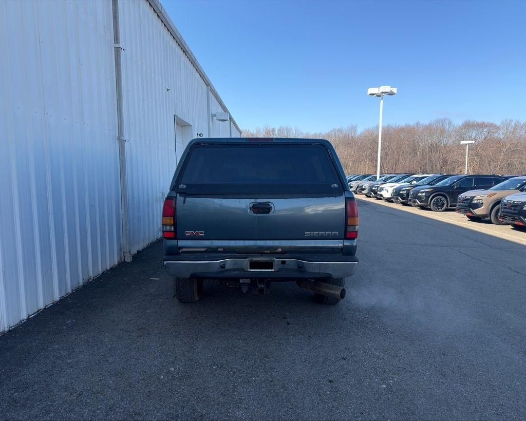 GMC Sierra 2500HD Ext Cab 143.5" WB 4WD Work Truck 2004