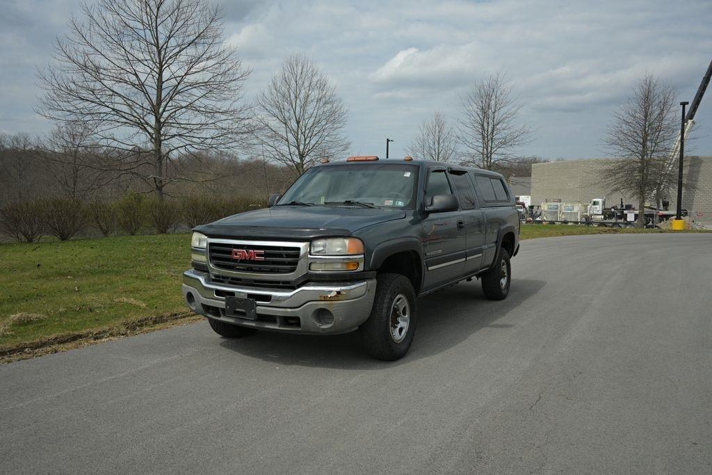 GMC Sierra 2500HD Ext Cab 143.5" WB 4WD Work Truck 2004