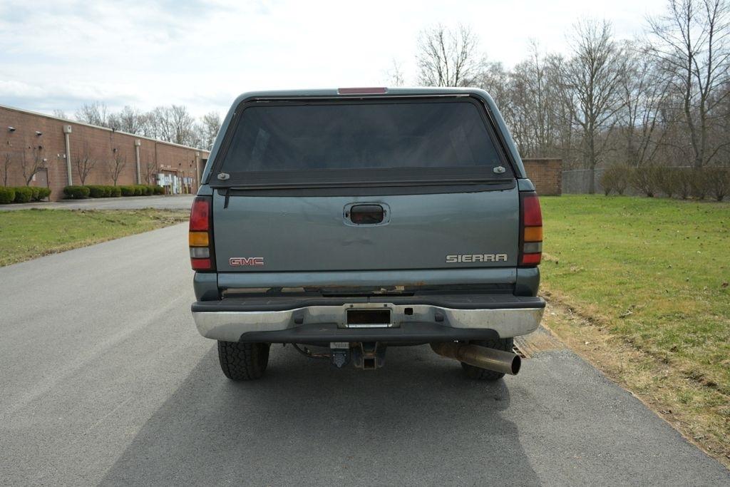 GMC Sierra 2500HD Ext Cab 143.5" WB 4WD Work Truck 2004