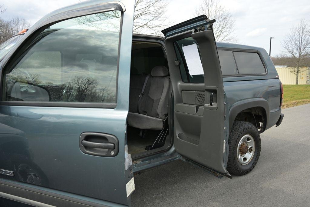 GMC Sierra 2500HD Ext Cab 143.5" WB 4WD Work Truck 2004