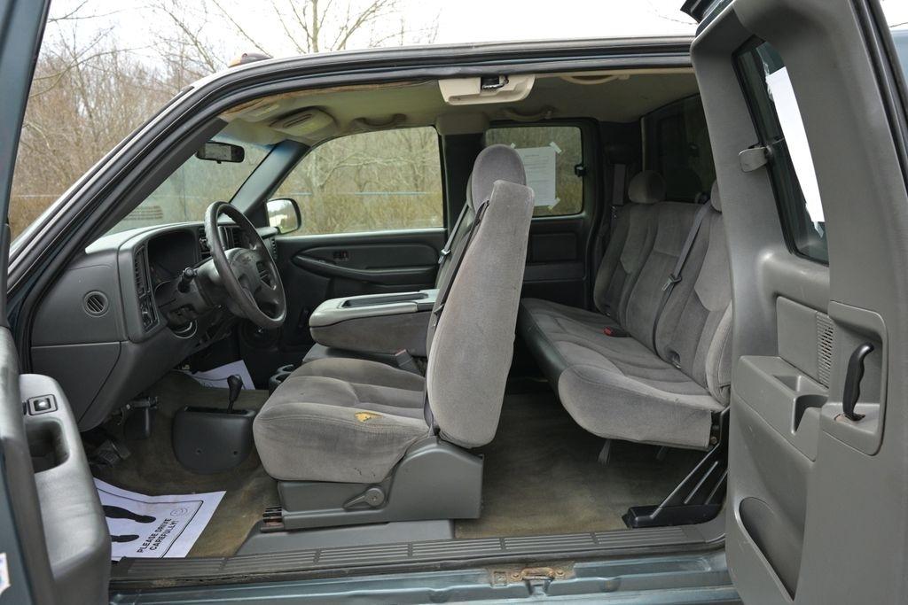 GMC Sierra 2500HD Ext Cab 143.5" WB 4WD Work Truck 2004