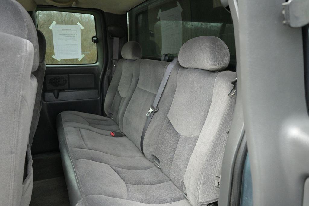 GMC Sierra 2500HD Ext Cab 143.5" WB 4WD Work Truck 2004