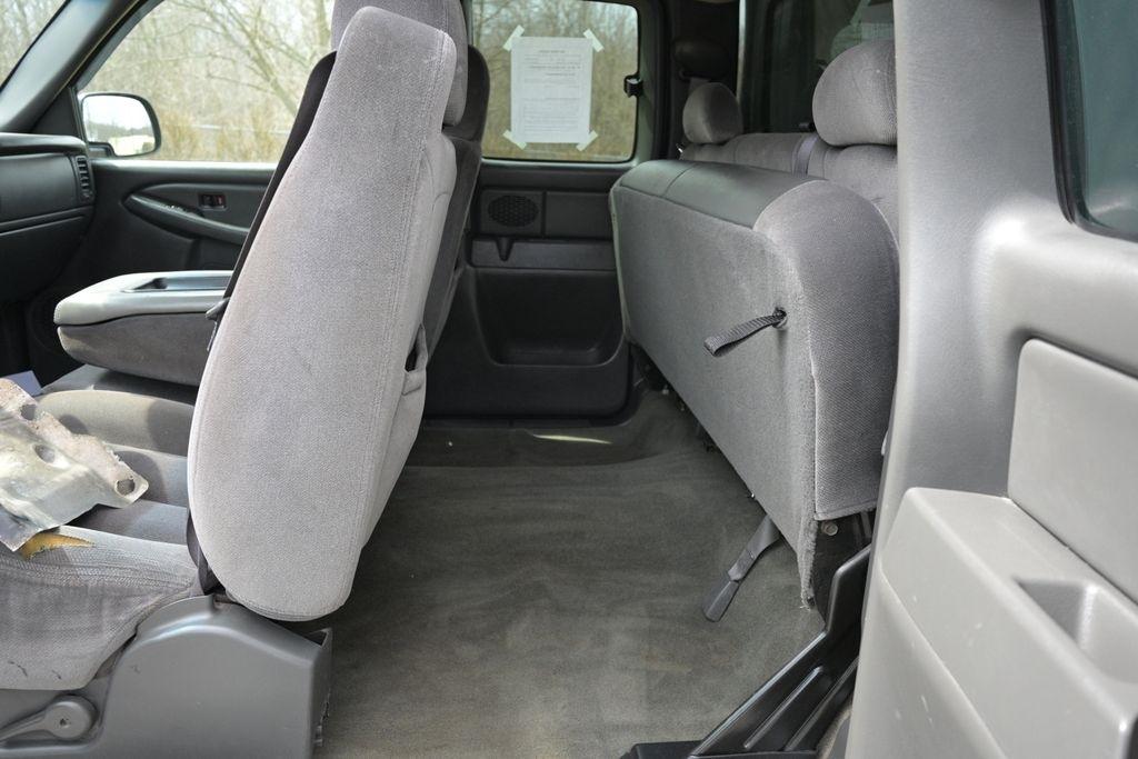 GMC Sierra 2500HD Ext Cab 143.5" WB 4WD Work Truck 2004