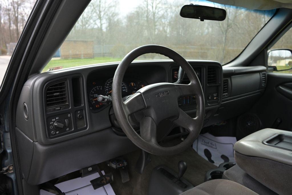 GMC Sierra 2500HD Ext Cab 143.5" WB 4WD Work Truck 2004