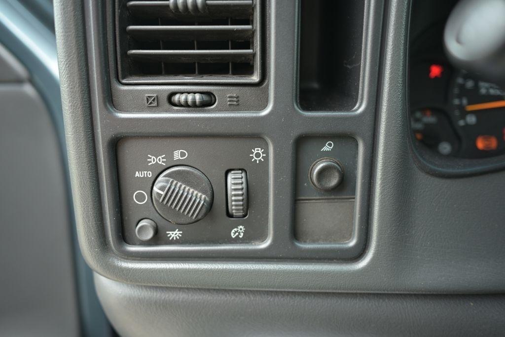 GMC Sierra 2500HD Ext Cab 143.5" WB 4WD Work Truck 2004