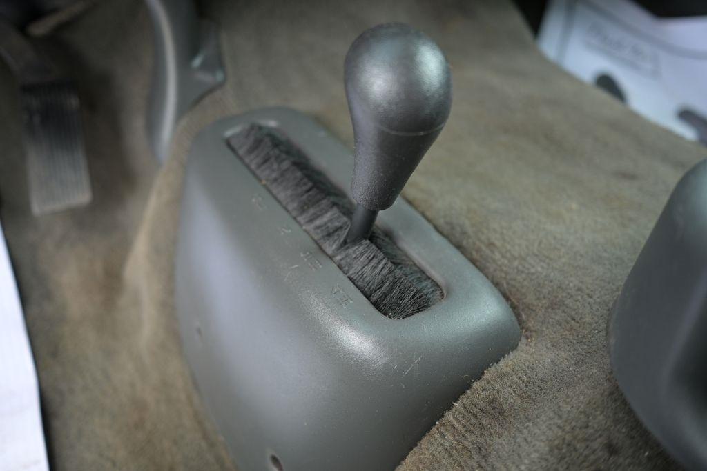 GMC Sierra 2500HD Ext Cab 143.5" WB 4WD Work Truck 2004