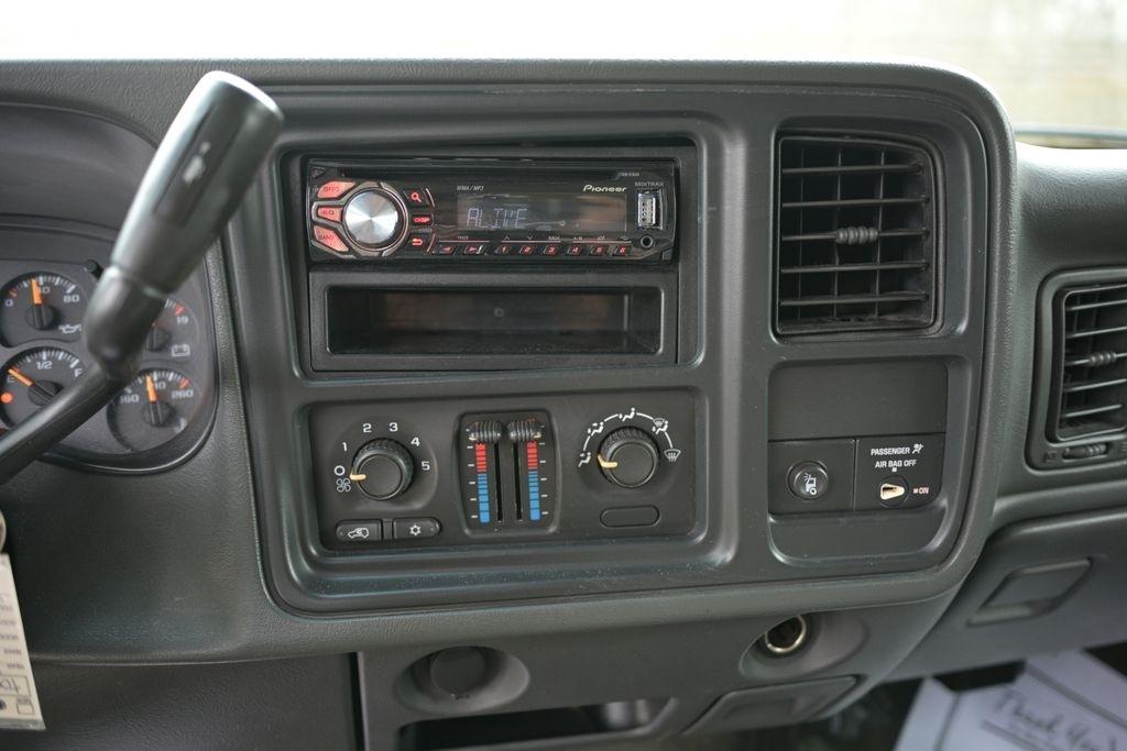 GMC Sierra 2500HD Ext Cab 143.5" WB 4WD Work Truck 2004