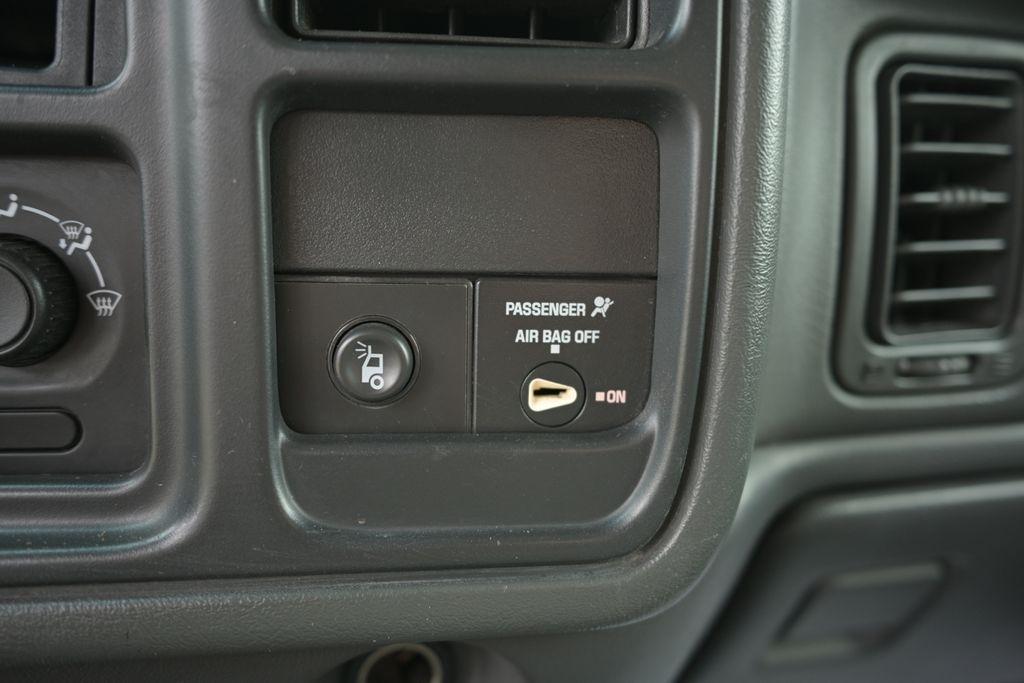 GMC Sierra 2500HD Ext Cab 143.5" WB 4WD Work Truck 2004