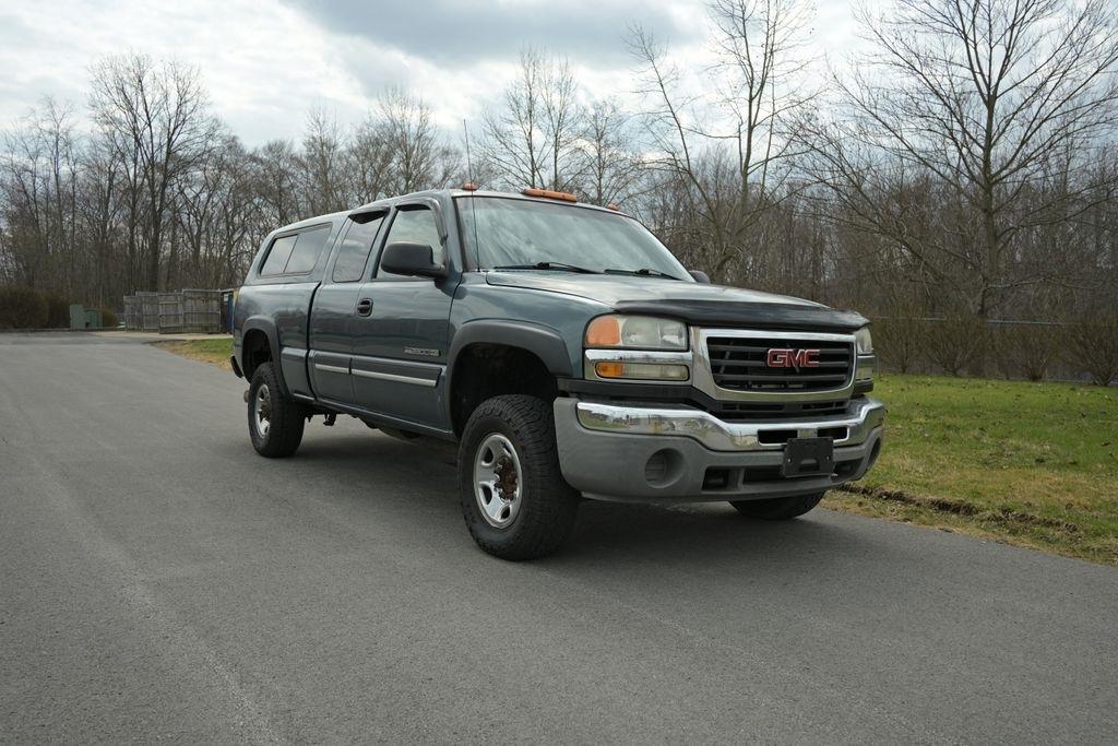 GMC Sierra 2500HD Ext Cab 143.5" WB 4WD Work Truck 2004