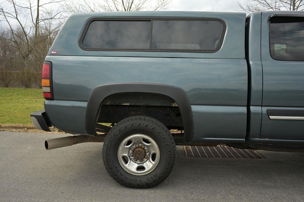 GMC Sierra 2500HD Ext Cab 143.5" WB 4WD Work Truck 2004