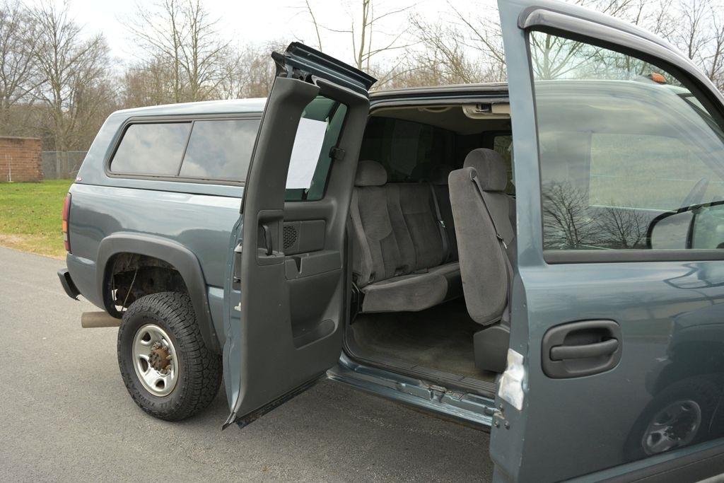 GMC Sierra 2500HD Ext Cab 143.5" WB 4WD Work Truck 2004