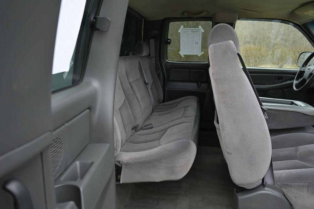 GMC Sierra 2500HD Ext Cab 143.5" WB 4WD Work Truck 2004