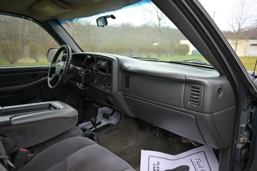 GMC Sierra 2500HD Ext Cab 143.5" WB 4WD Work Truck 2004