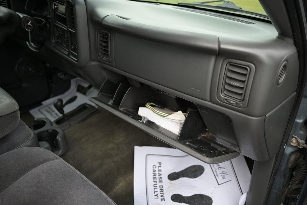 GMC Sierra 2500HD Ext Cab 143.5" WB 4WD Work Truck 2004