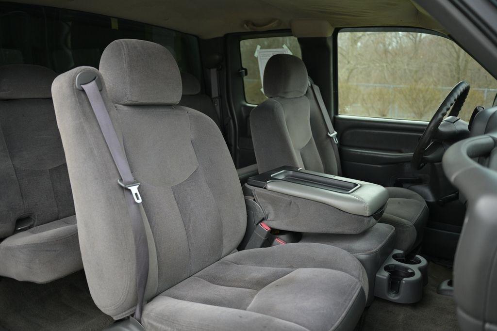 GMC Sierra 2500HD Ext Cab 143.5" WB 4WD Work Truck 2004