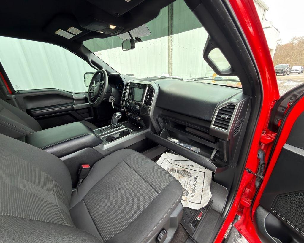 Ford F-150 4WD SuperCab 145" Lariat 2016