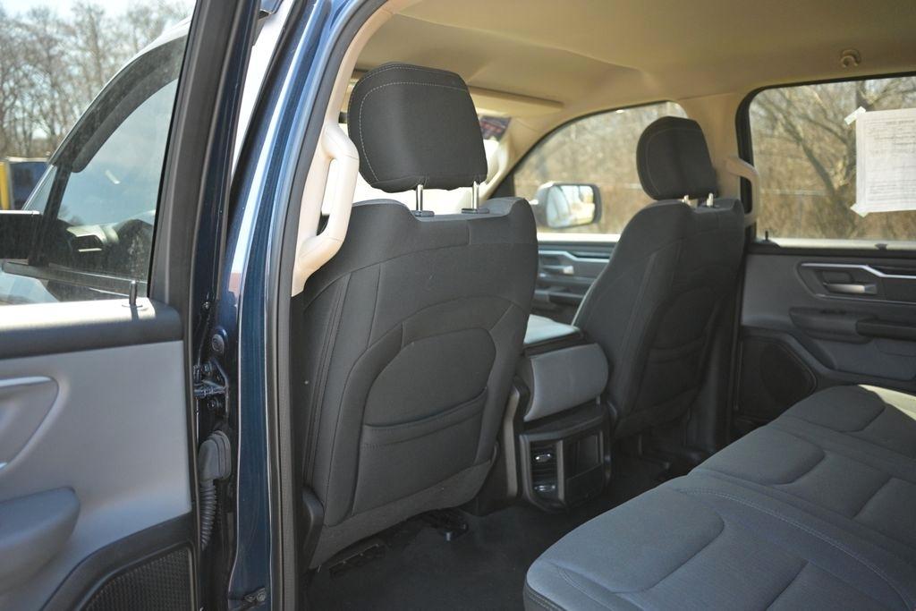 RAM 1500 Big Horn 4x4 Crew Cab 5'7" Box 2020