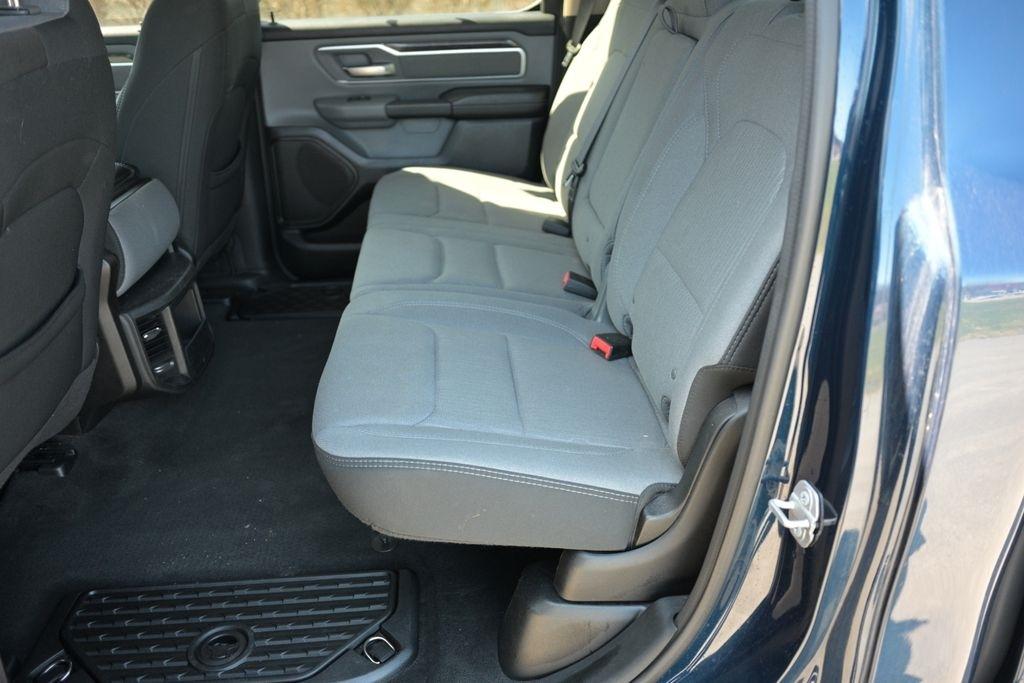 RAM 1500 Big Horn 4x4 Crew Cab 5'7" Box 2020