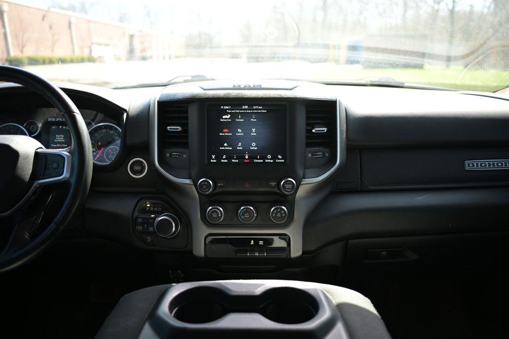 RAM 1500 Big Horn 4x4 Crew Cab 5'7" Box 2020