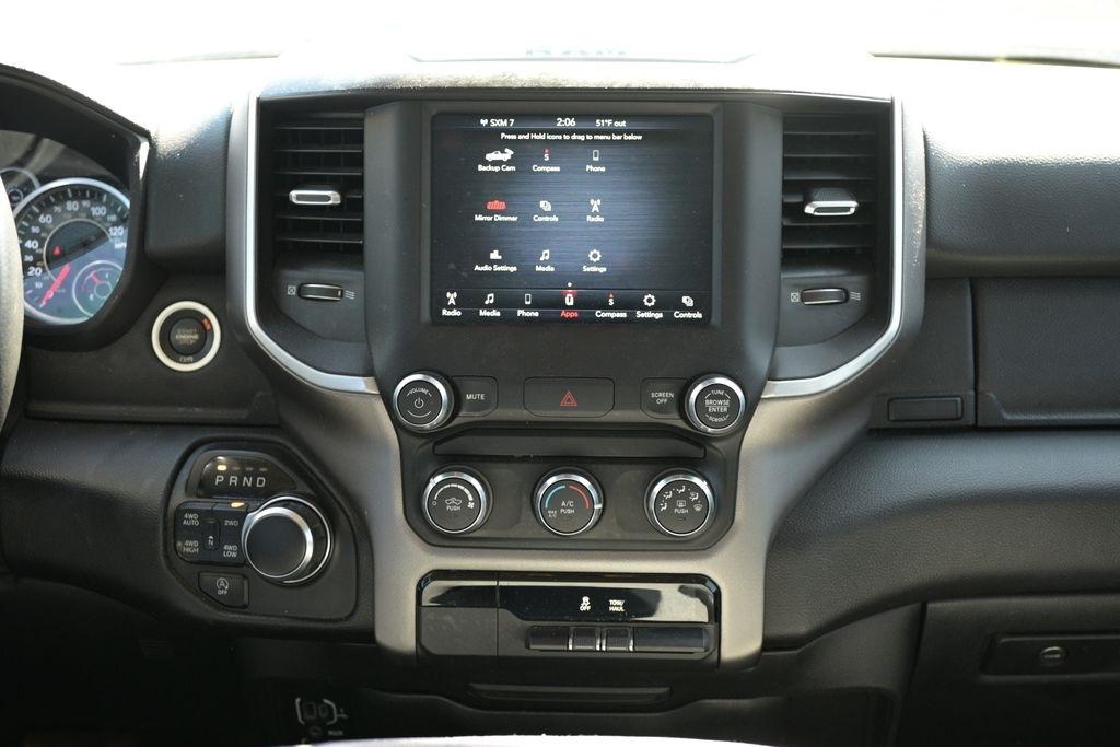 RAM 1500 Big Horn 4x4 Crew Cab 5'7" Box 2020