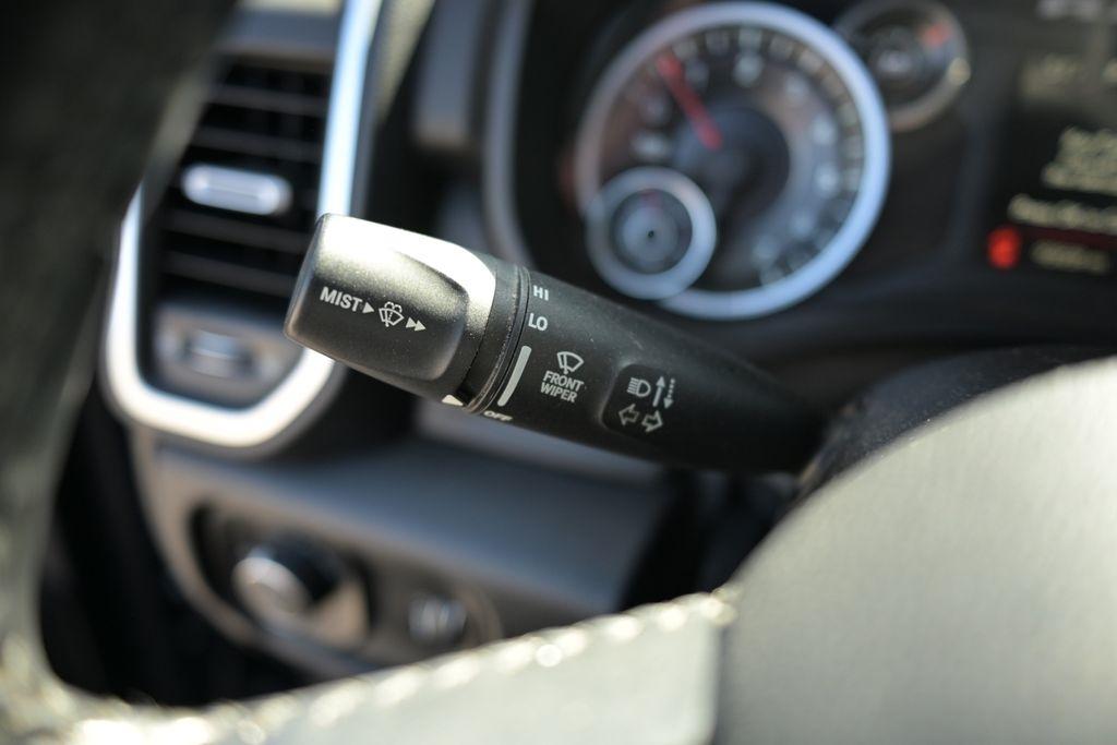 RAM 1500 Big Horn 4x4 Crew Cab 5'7" Box 2020