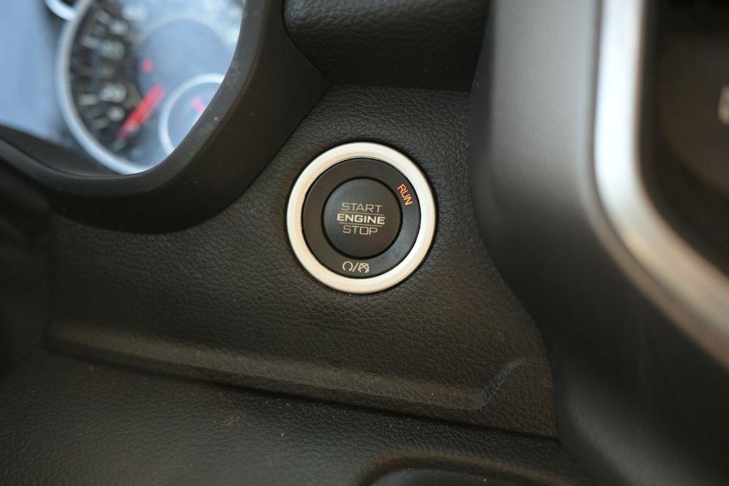 RAM 1500 Big Horn 4x4 Crew Cab 5'7" Box 2020