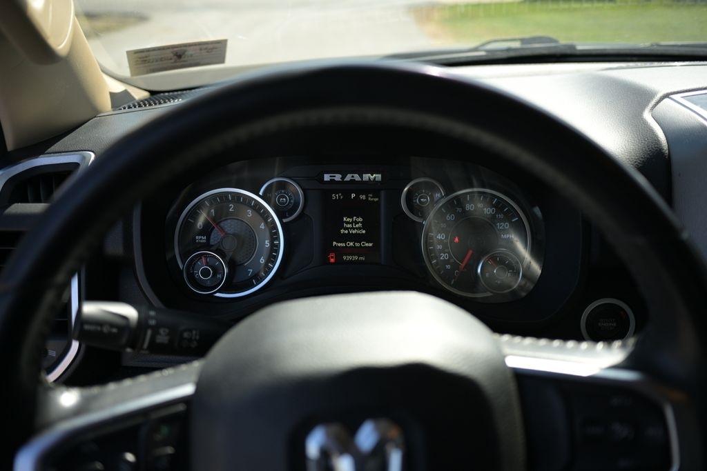 RAM 1500 Big Horn 4x4 Crew Cab 5'7" Box 2020