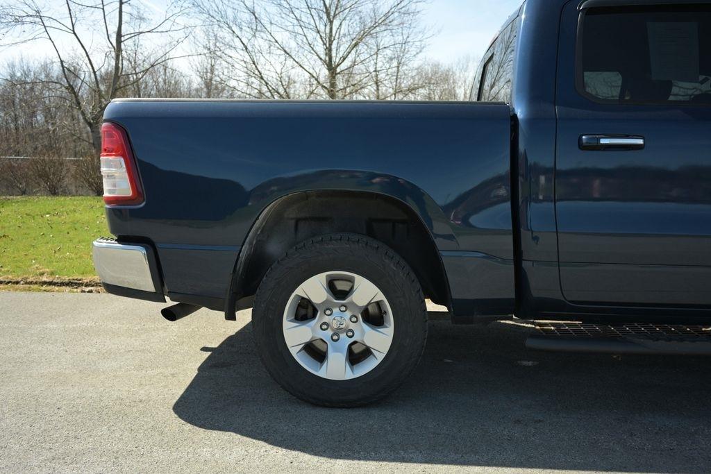 RAM 1500 Big Horn 4x4 Crew Cab 5'7" Box 2020