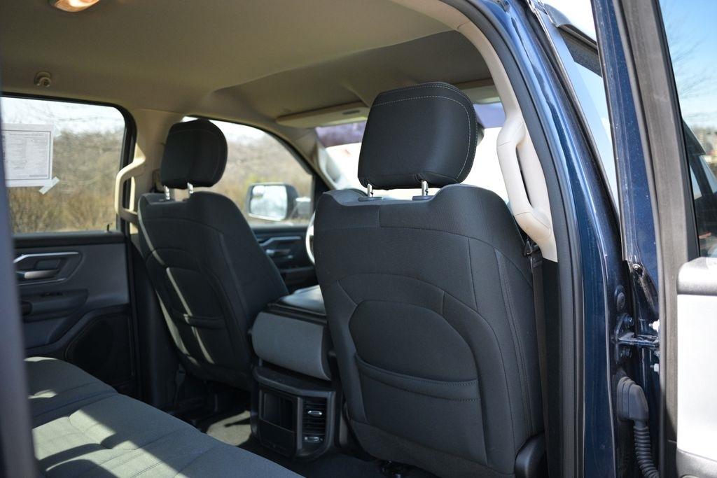 RAM 1500 Big Horn 4x4 Crew Cab 5'7" Box 2020