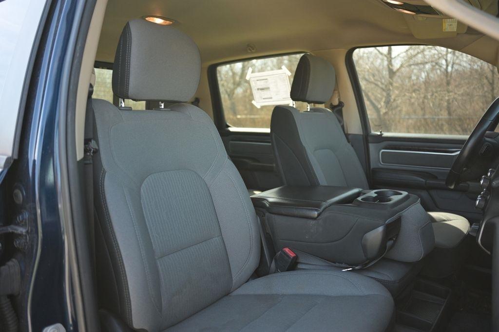 RAM 1500 Big Horn 4x4 Crew Cab 5'7" Box 2020