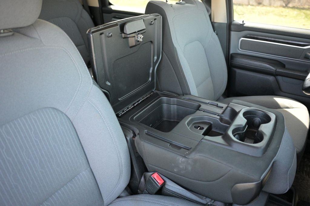 RAM 1500 Big Horn 4x4 Crew Cab 5'7" Box 2020