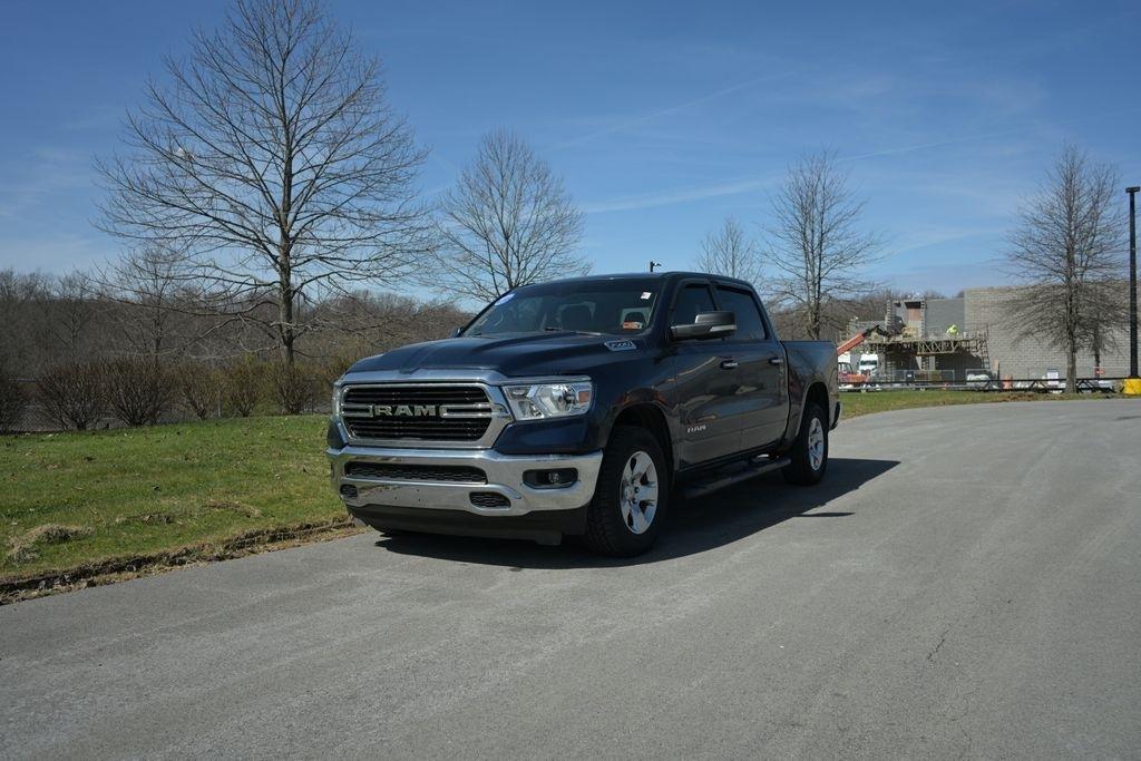 RAM 1500 Big Horn 4x4 Crew Cab 5'7" Box 2020