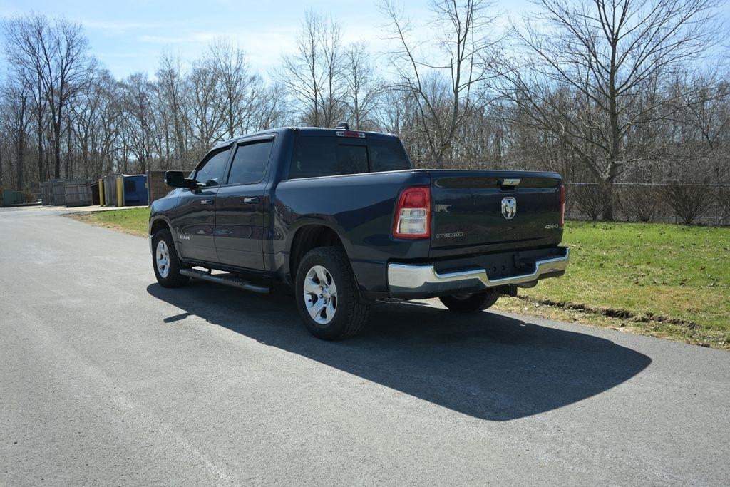 RAM 1500 Big Horn 4x4 Crew Cab 5'7" Box 2020