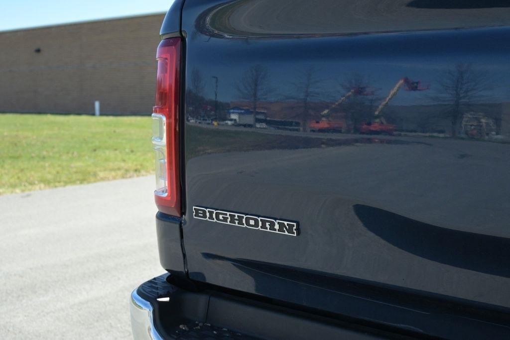 RAM 1500 Big Horn 4x4 Crew Cab 5'7" Box 2020
