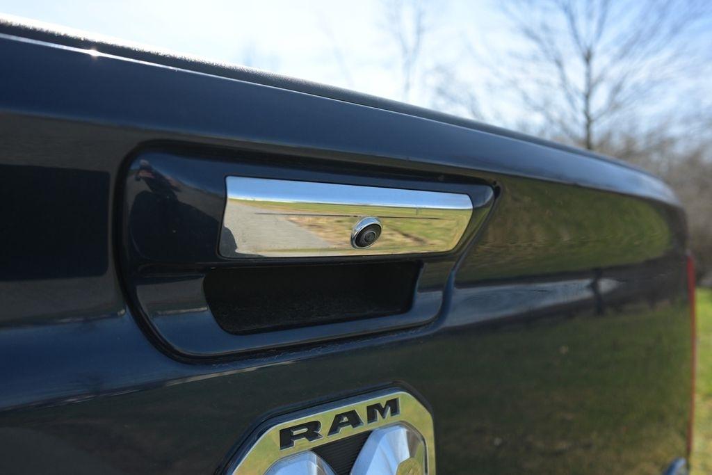 RAM 1500 Big Horn 4x4 Crew Cab 5'7" Box 2020