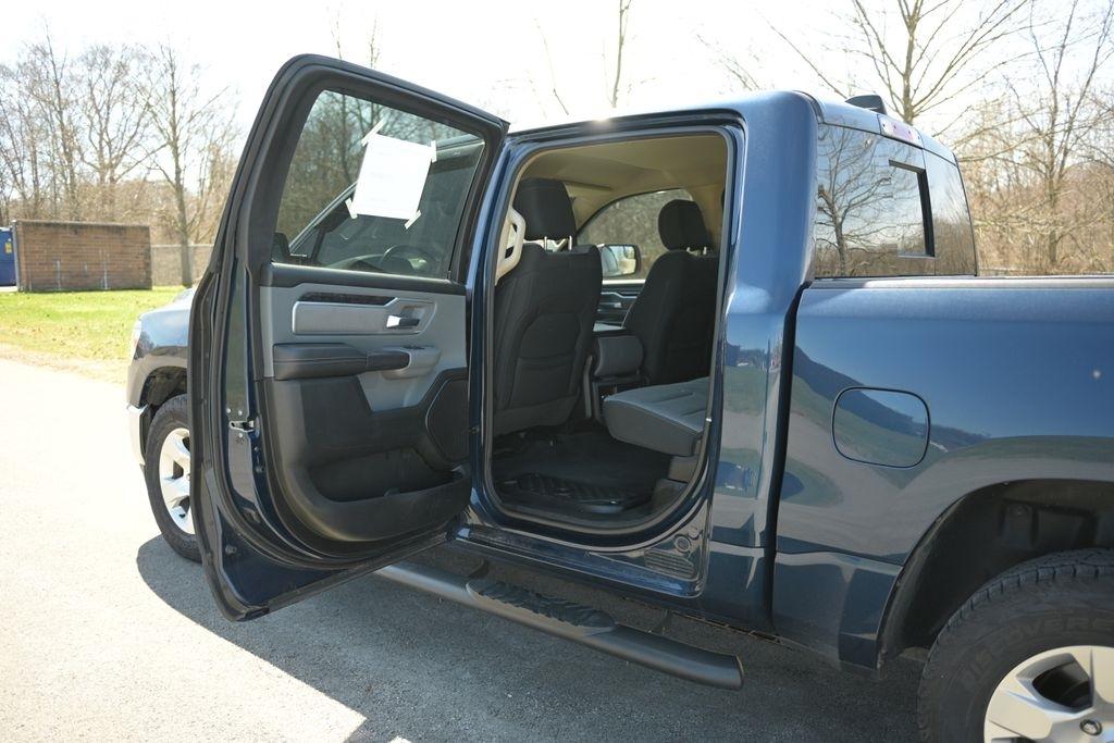 RAM 1500 Big Horn 4x4 Crew Cab 5'7" Box 2020