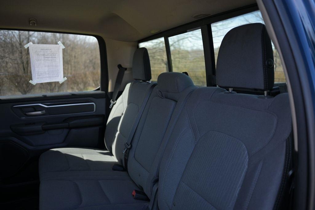 RAM 1500 Big Horn 4x4 Crew Cab 5'7" Box 2020