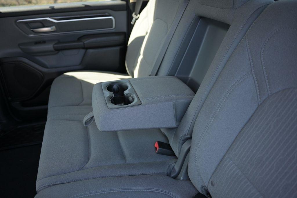 RAM 1500 Big Horn 4x4 Crew Cab 5'7" Box 2020