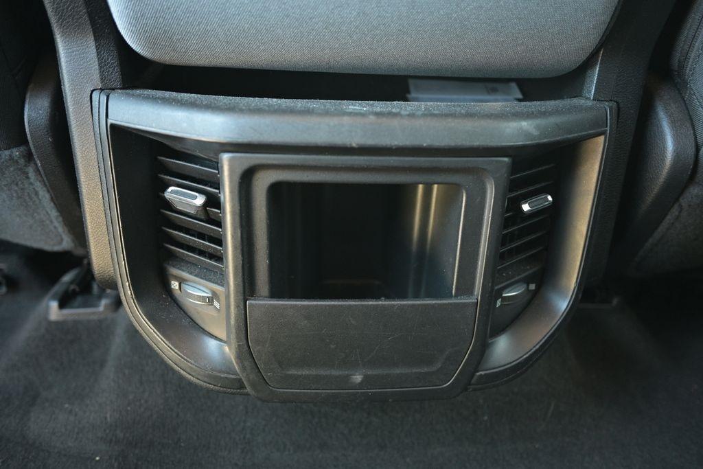 RAM 1500 Big Horn 4x4 Crew Cab 5'7" Box 2020