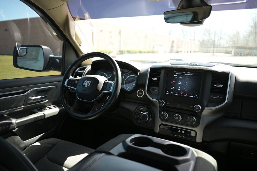 RAM 1500 Big Horn 4x4 Crew Cab 5'7" Box 2020