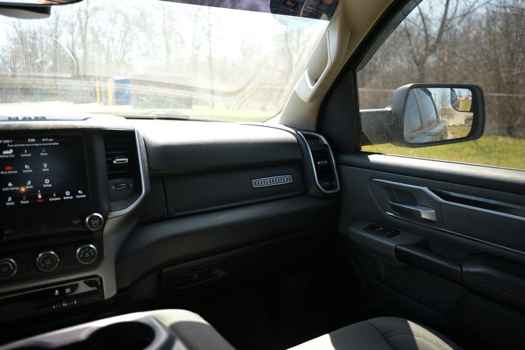 RAM 1500 Big Horn 4x4 Crew Cab 5'7" Box 2020