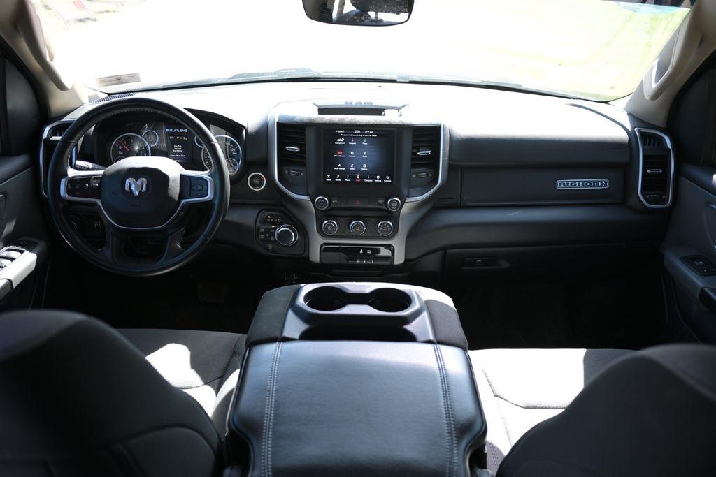 RAM 1500 Big Horn 4x4 Crew Cab 5'7" Box 2020