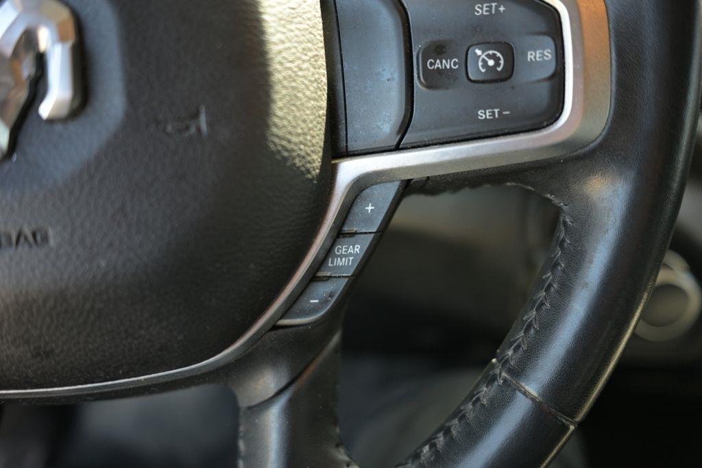 RAM 1500 Big Horn 4x4 Crew Cab 5'7" Box 2020