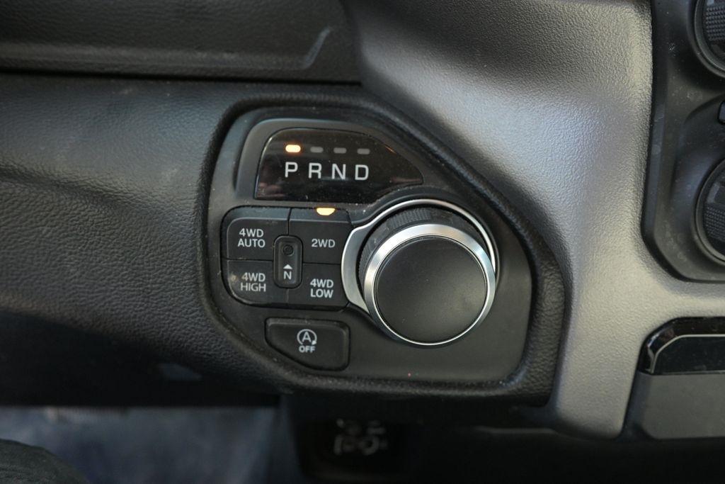 RAM 1500 Big Horn 4x4 Crew Cab 5'7" Box 2020