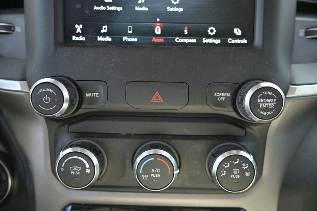 RAM 1500 Big Horn 4x4 Crew Cab 5'7" Box 2020