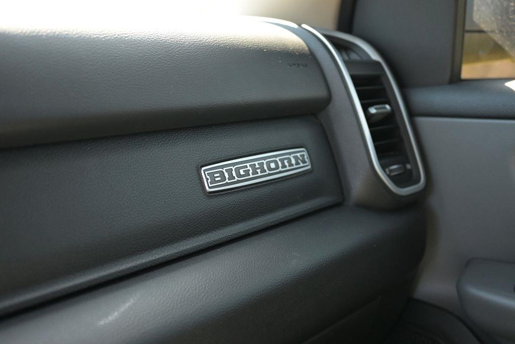 RAM 1500 Big Horn 4x4 Crew Cab 5'7" Box 2020